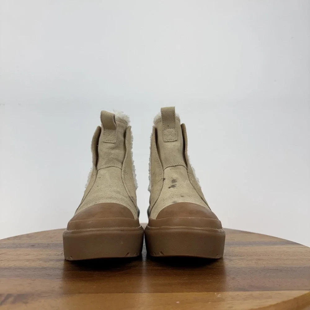 Big Kids Converse Chuck Taylor All Star Chelsea Beige Suede Lug Sole Boot Size 5